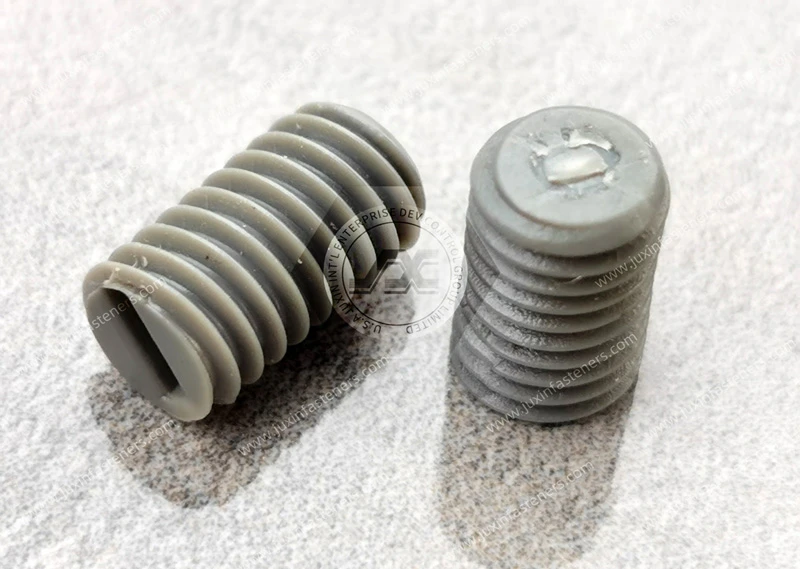 PVC メートルマイナスプラスチック平先止めねじ